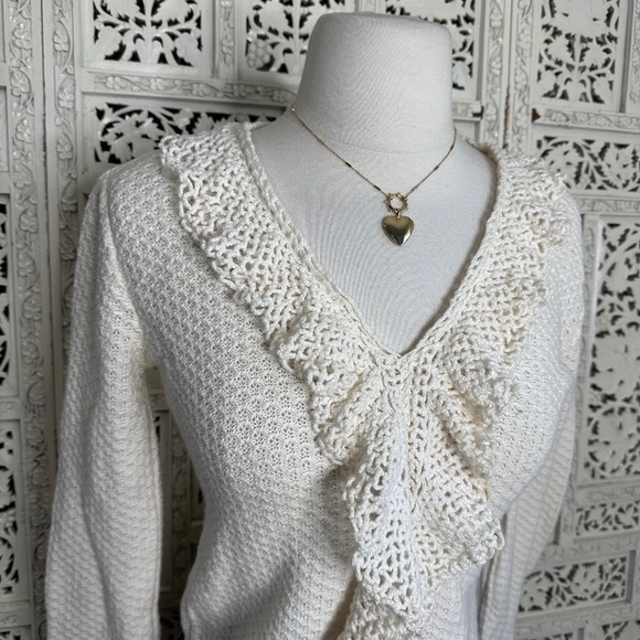 Vintage Cream Knit Crochet Coquette Ruffle Cropped V Neck Sweater Sz Medium - Picture 2 of 9